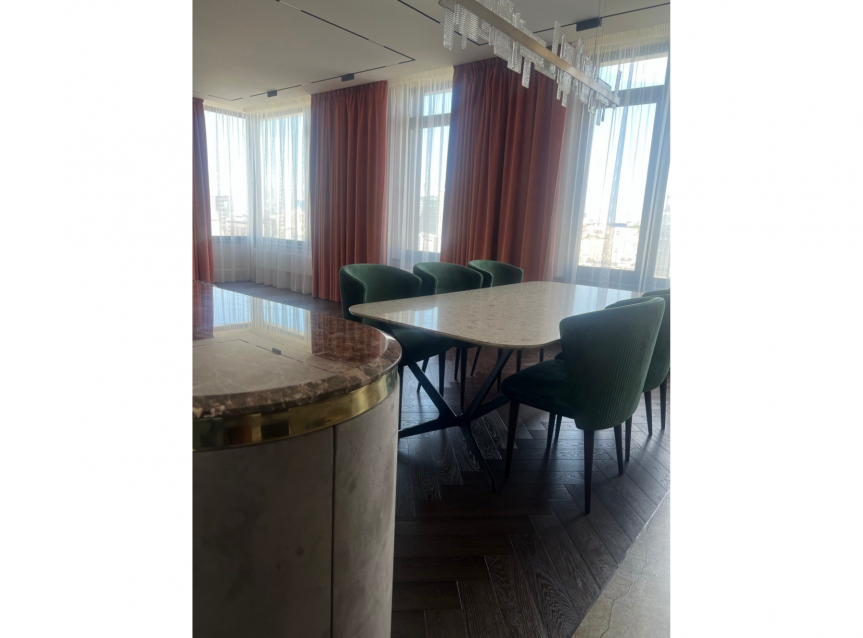 DINING TABLE 3